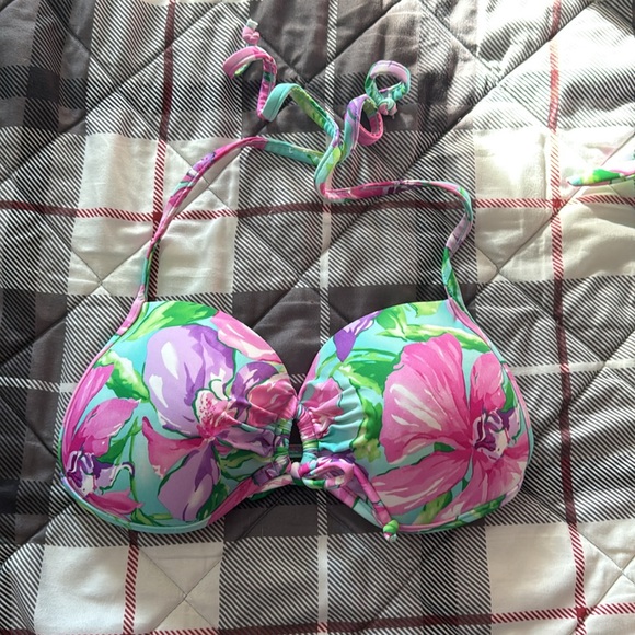 Venus swim set size 6 comes with both tops - Picture 5 of 5